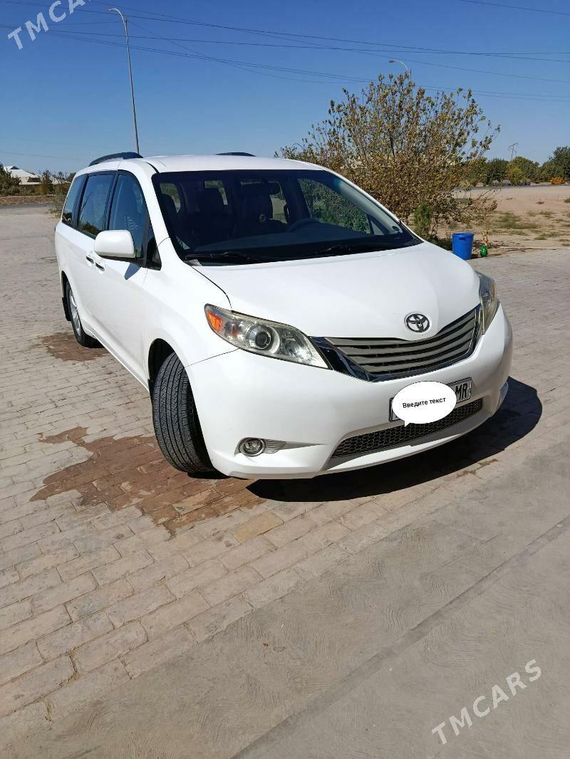 Toyota Sienna 2010 - 320 000 TMT - Мары - img 3