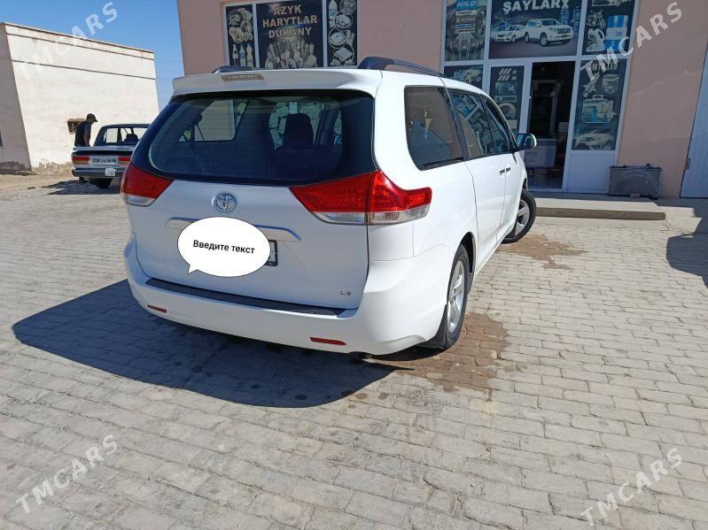 Toyota Sienna 2010 - 320 000 TMT - Мары - img 2
