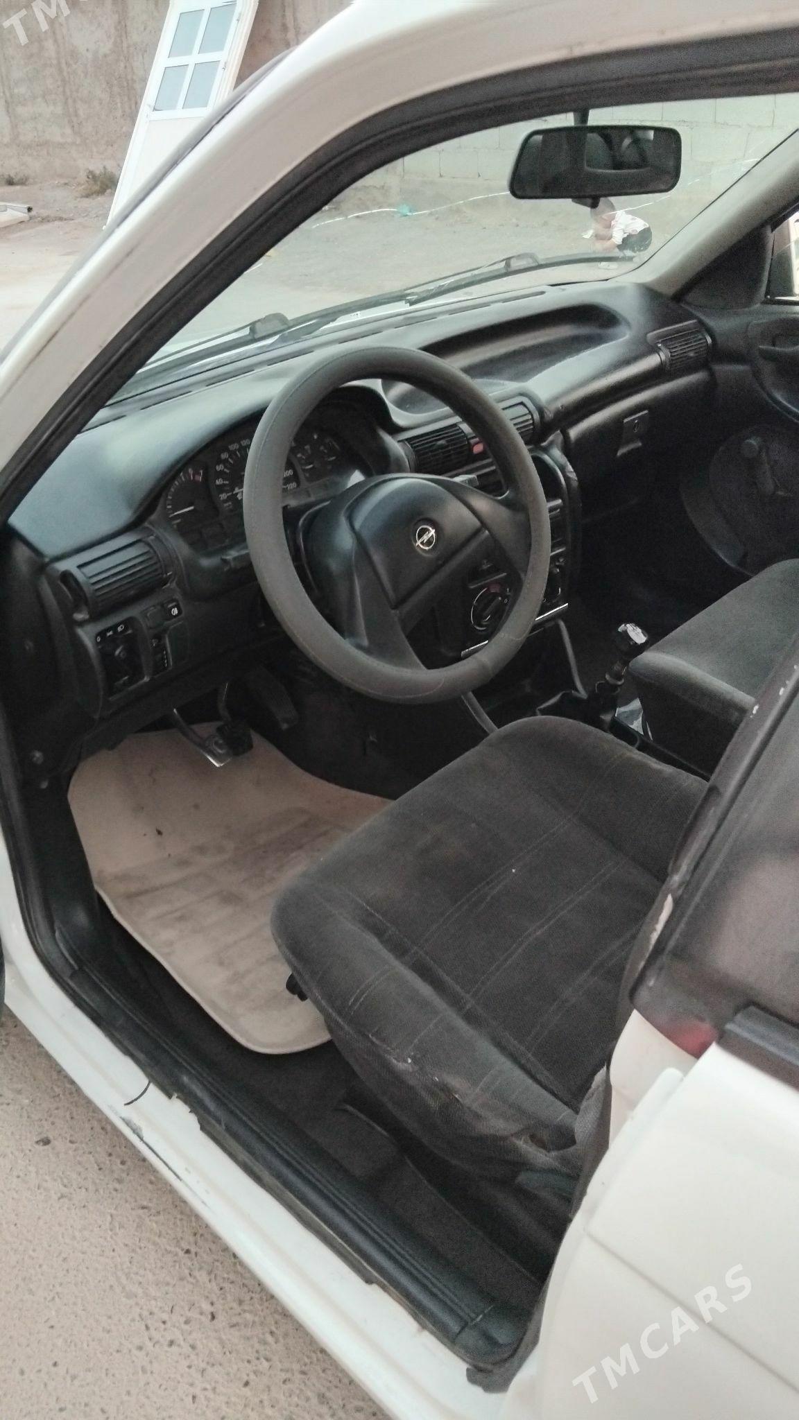 Opel Astra 1993 - 38 000 TMT - Бахарден - img 3