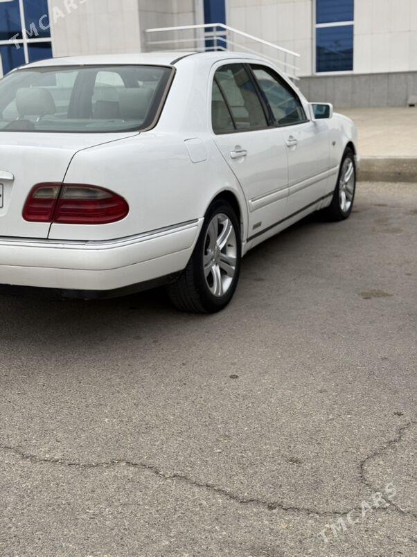 Mercedes-Benz E320 1998 - 90 000 TMT - Balkanabat - img 3