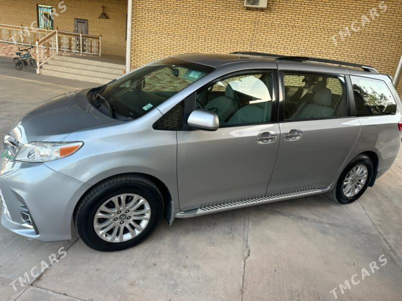 Toyota Sienna 2018 - 400 000 TMT - Sarahs - img 1