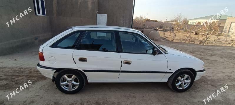 Opel Astra 1993 - 45 000 TMT - Дашогуз - img 4