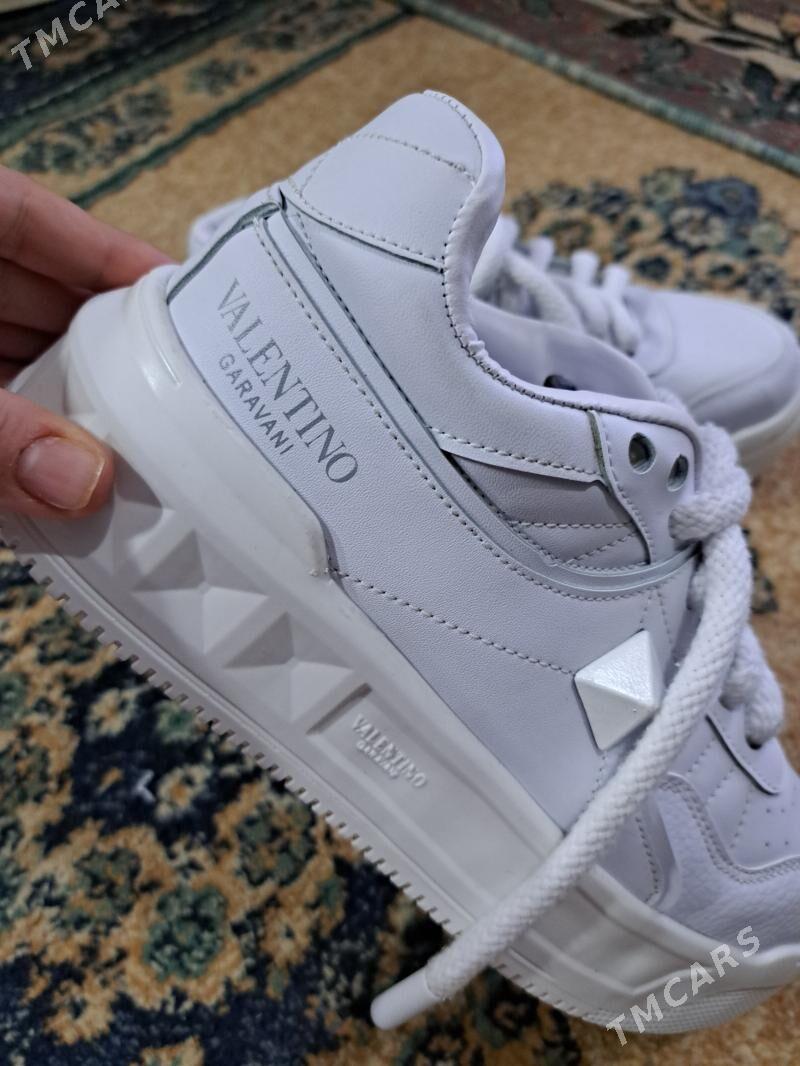 Женские кроссовки - Чарджоу - img 2