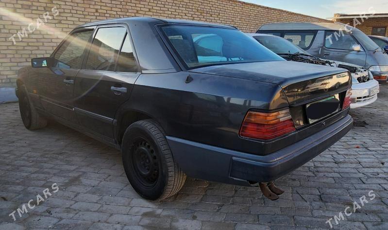 Mercedes-Benz 300E 1990 - 35 000 TMT - Sakar - img 2