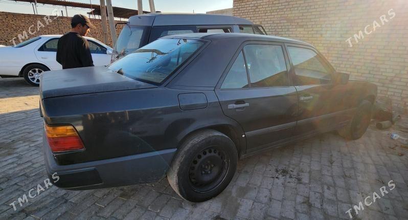 Mercedes-Benz 300E 1990 - 35 000 TMT - Sakar - img 7