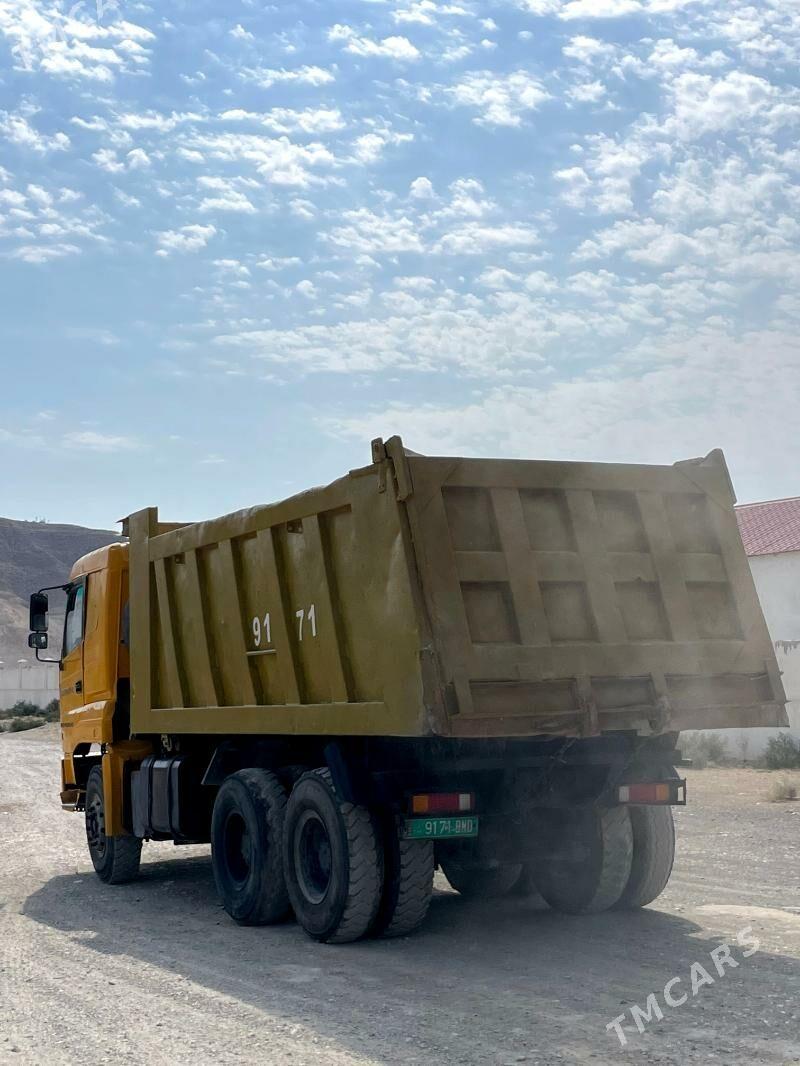 Howo Sinotruk 2013 - 380 000 TMT - Балканабат - img 2