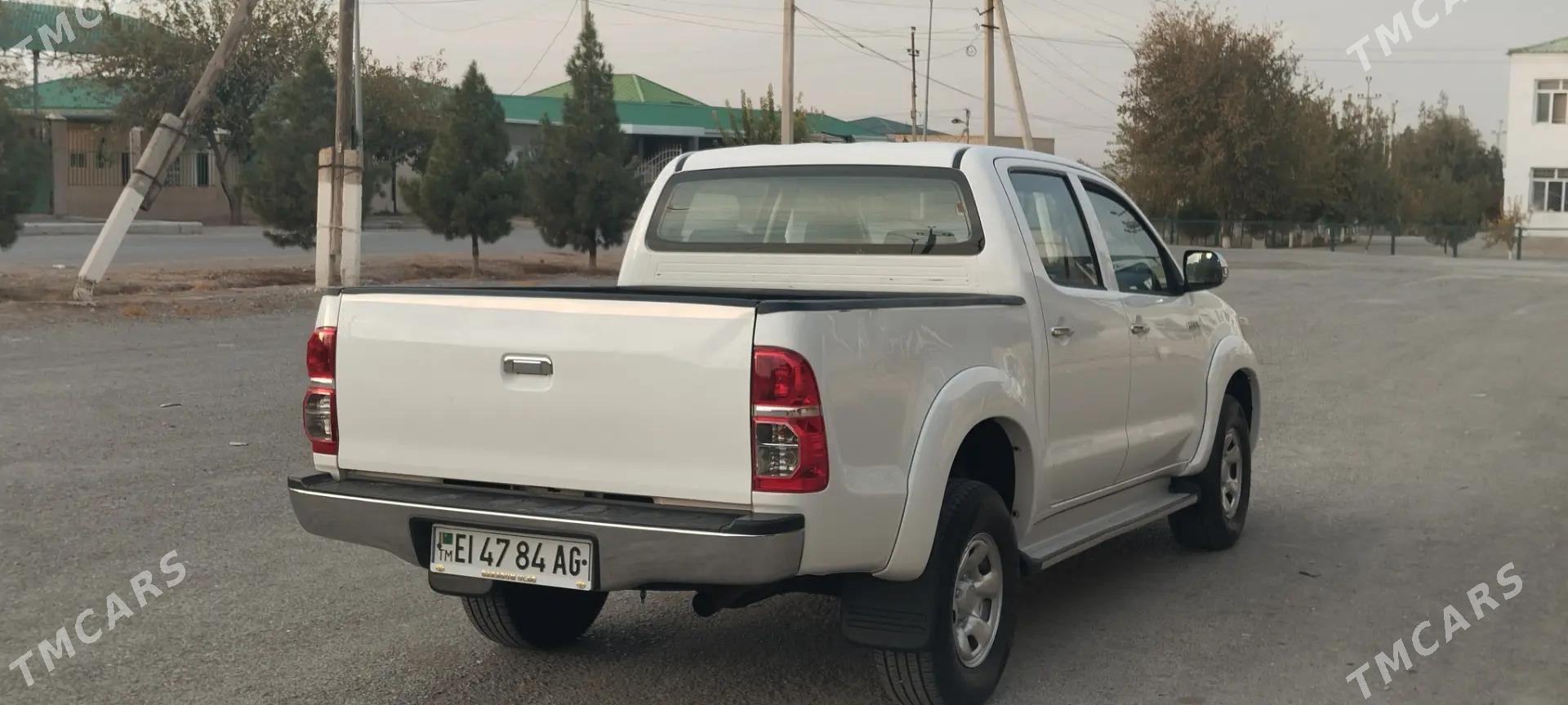 Toyota Hilux 2014 - 430 000 TMT - Türkmenabat - img 4