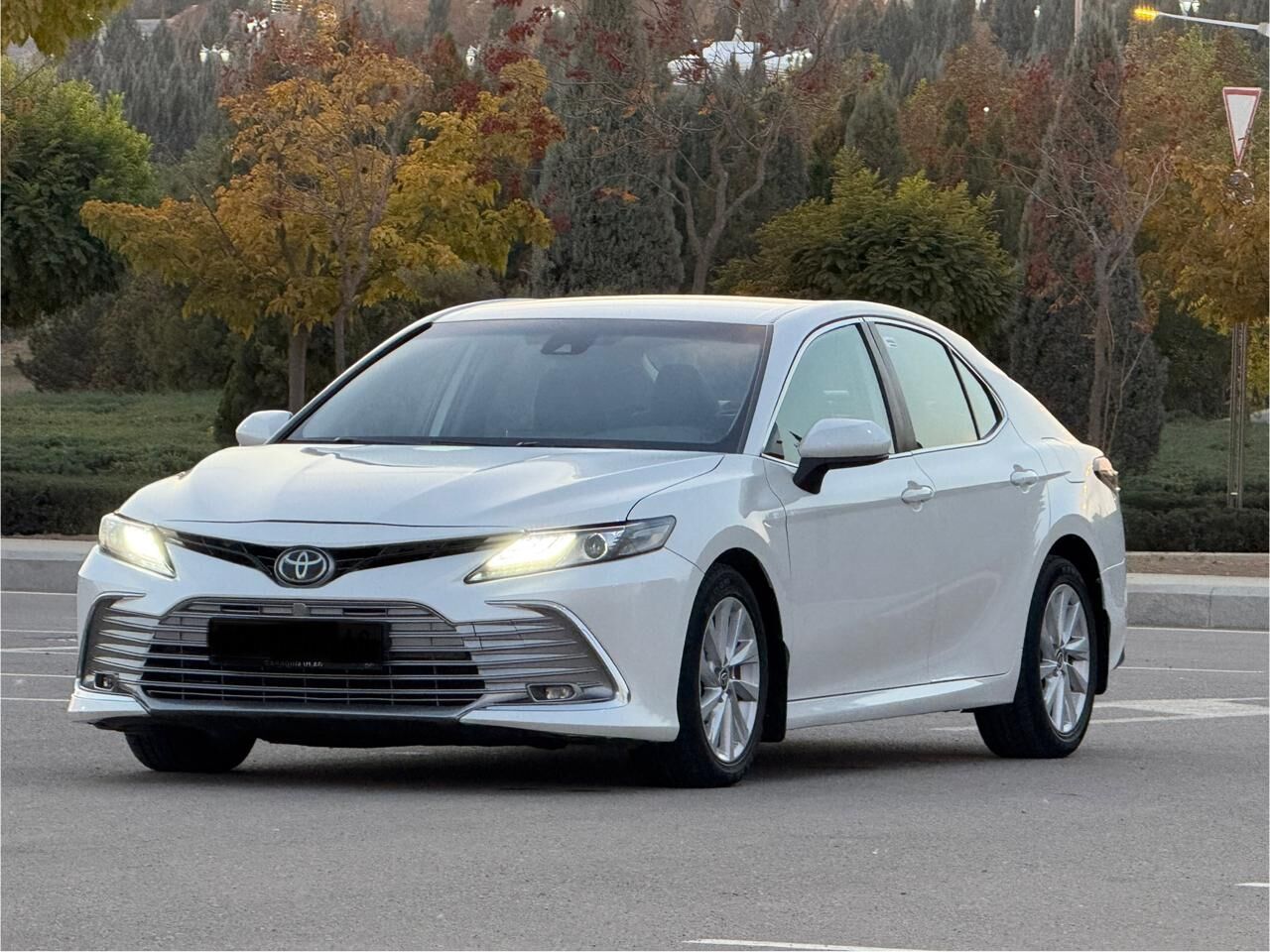 Toyota Camry 2022 - 304 000 TMT - Ашхабад - img 2