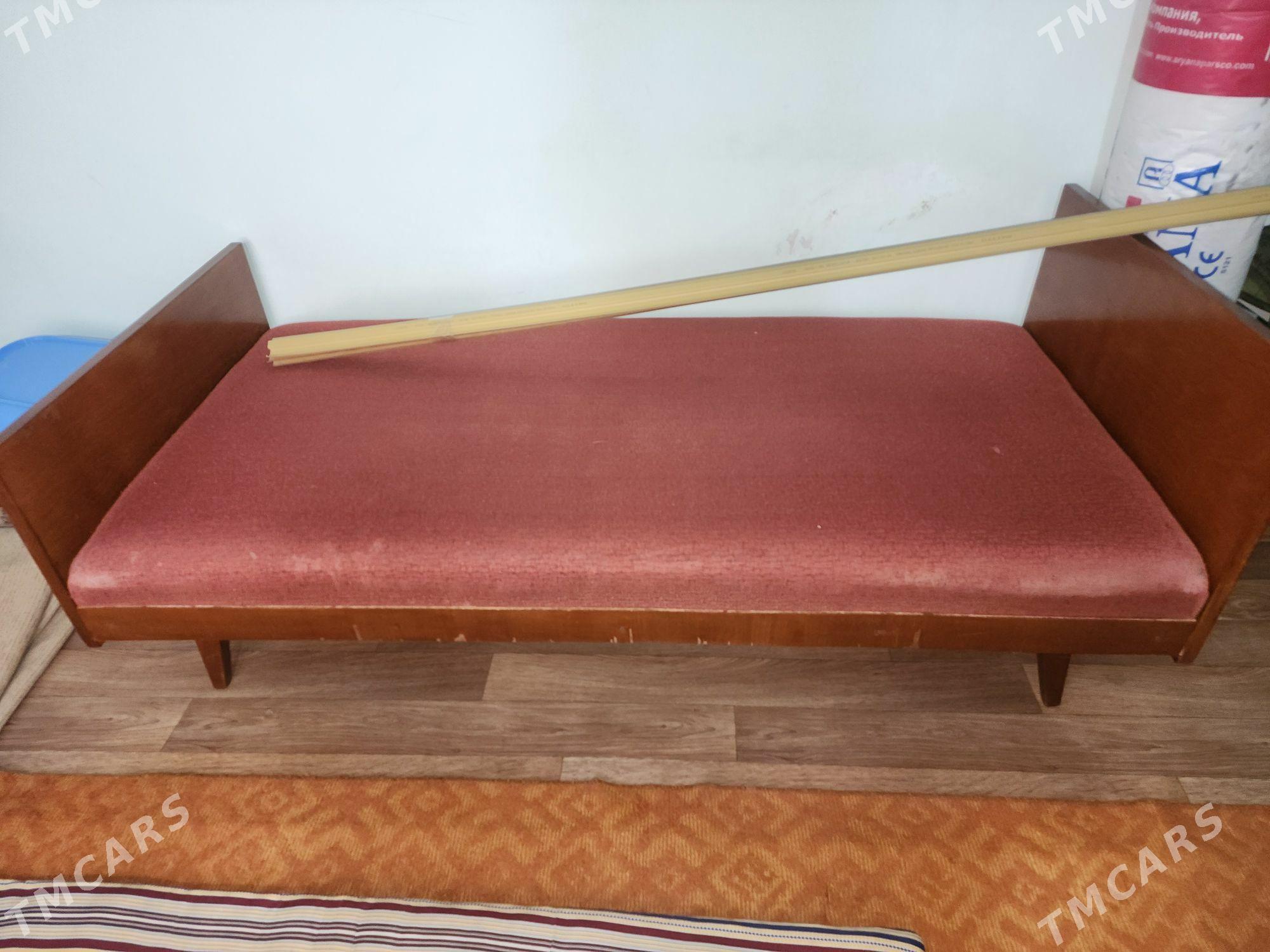 кровать - Бузмеин - img 1