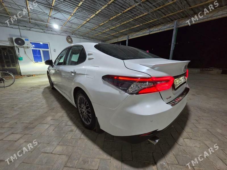 Toyota Camry 2019 - 280 000 TMT - Ýolöten - img 2