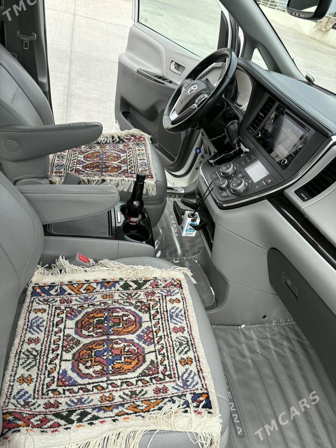 Toyota Sienna 2018 - 388 000 TMT - Мир 7 - img 5