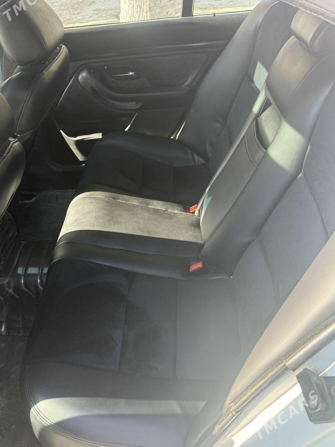 BMW E39 2001 - 125 000 TMT - Балканабат - img 10