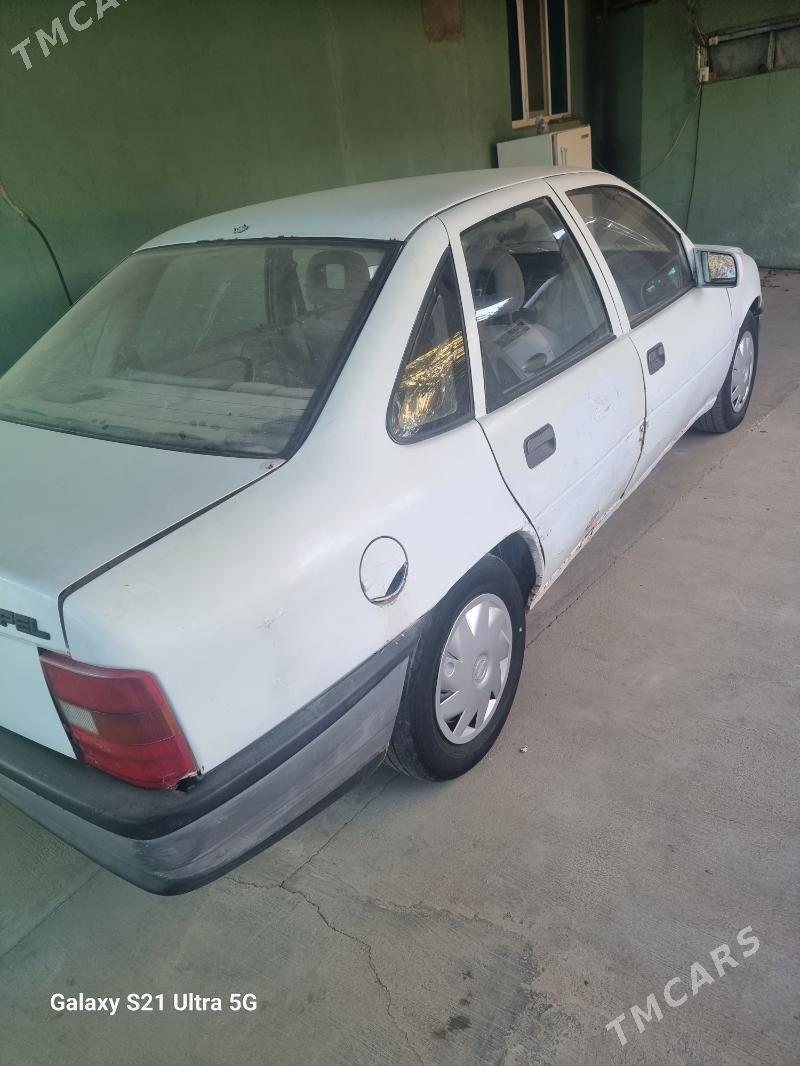 Opel Vectra 1991 - 20 000 TMT - Бахарден - img 4