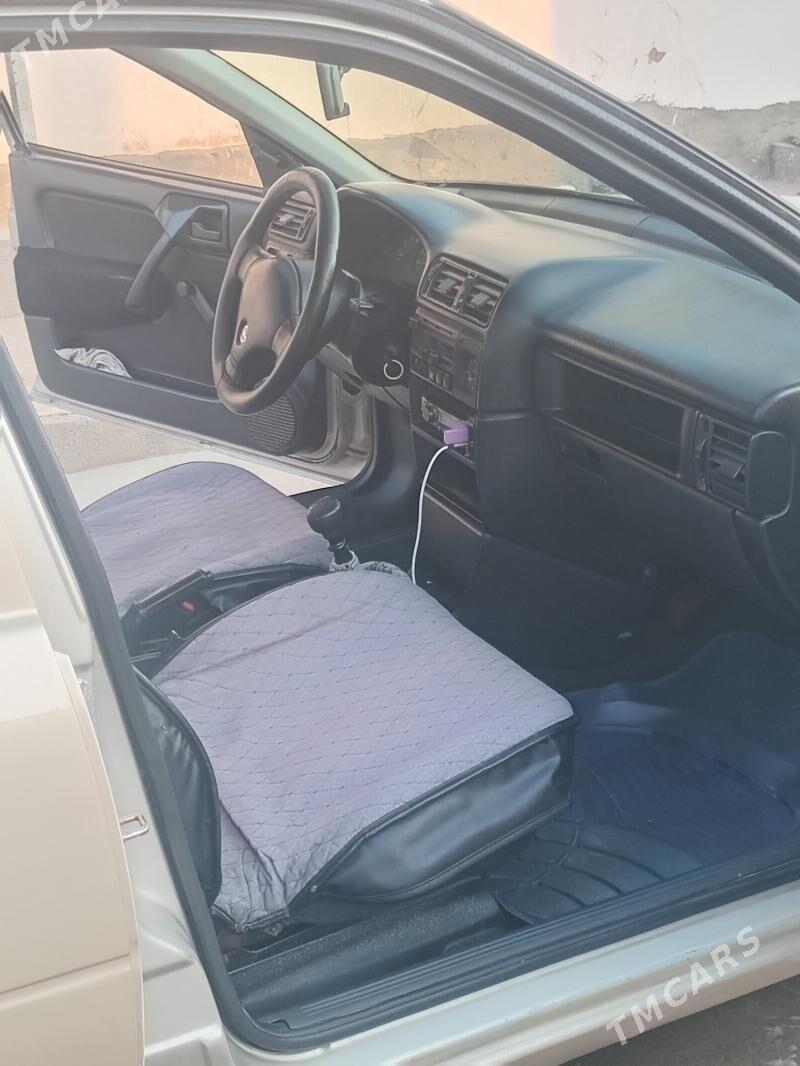 Opel Vectra 1992 - 40 000 TMT - Гёкдже - img 4