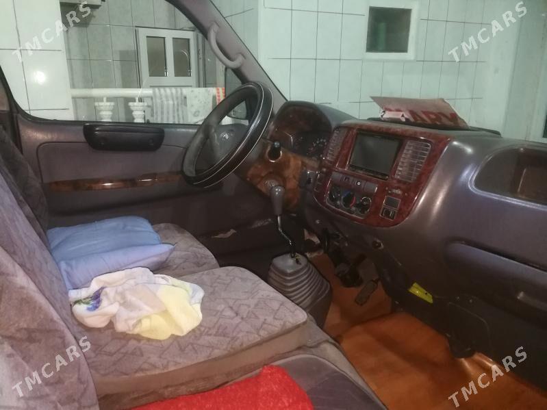 Nissan Urvan 2004 - 140 000 TMT - Мары - img 1