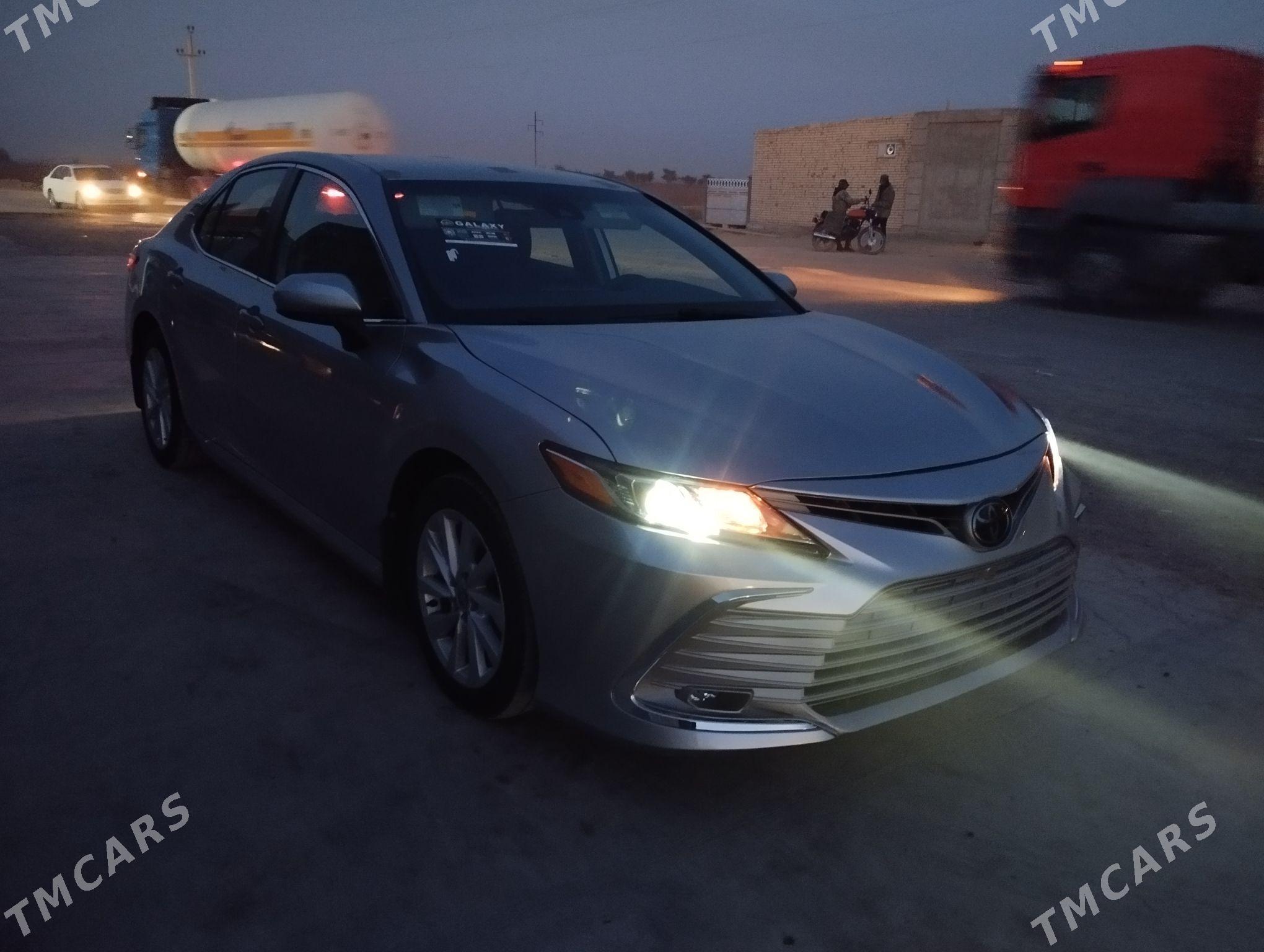 Toyota Camry 2023 - 280 000 TMT - Ýolöten - img 7