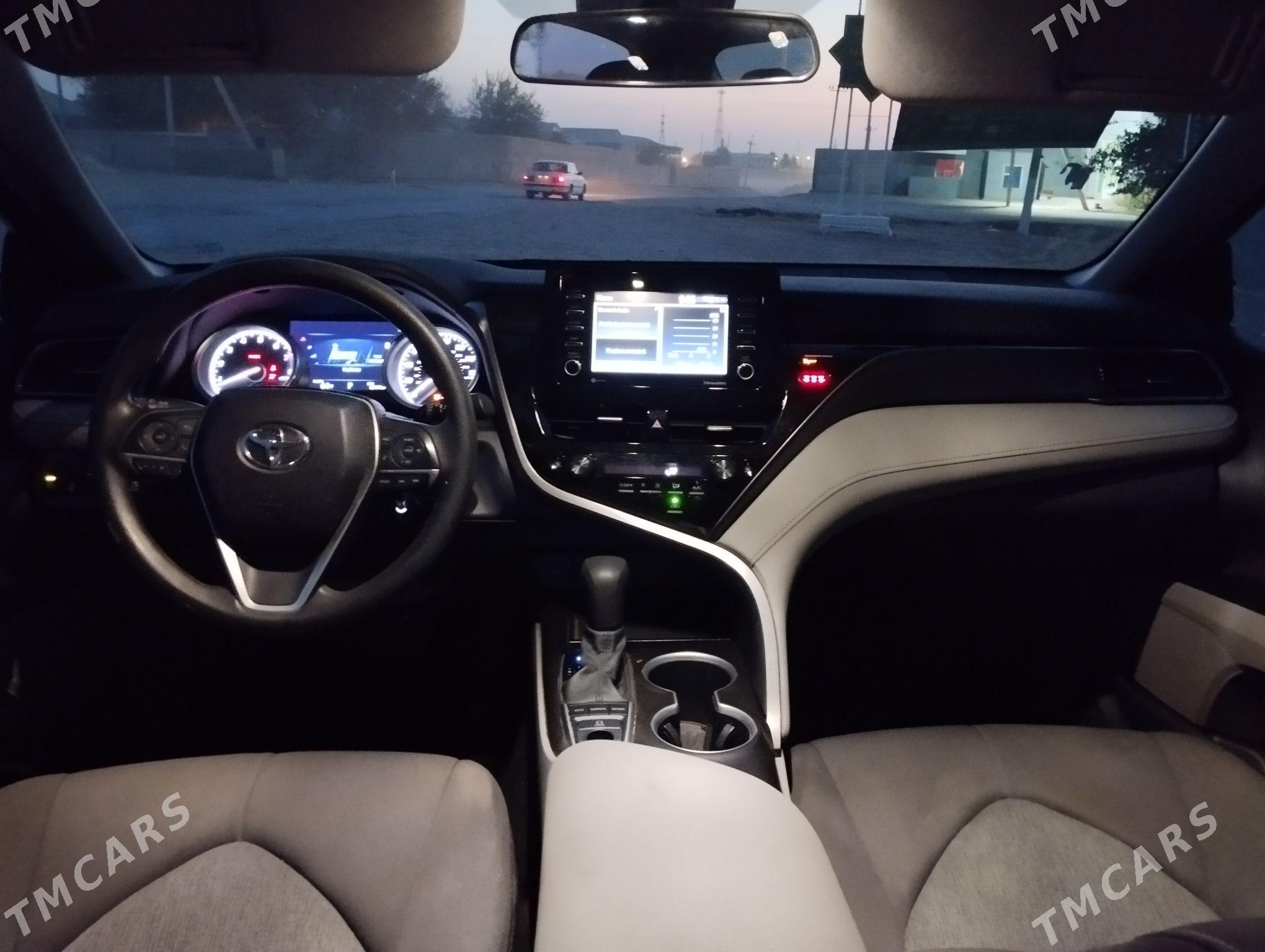 Toyota Camry 2023 - 280 000 TMT - Ýolöten - img 3