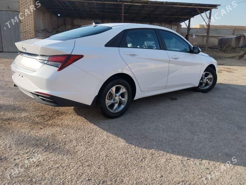 Hyundai Elantra 2022 - 240 000 TMT - Ёлётен - img 4