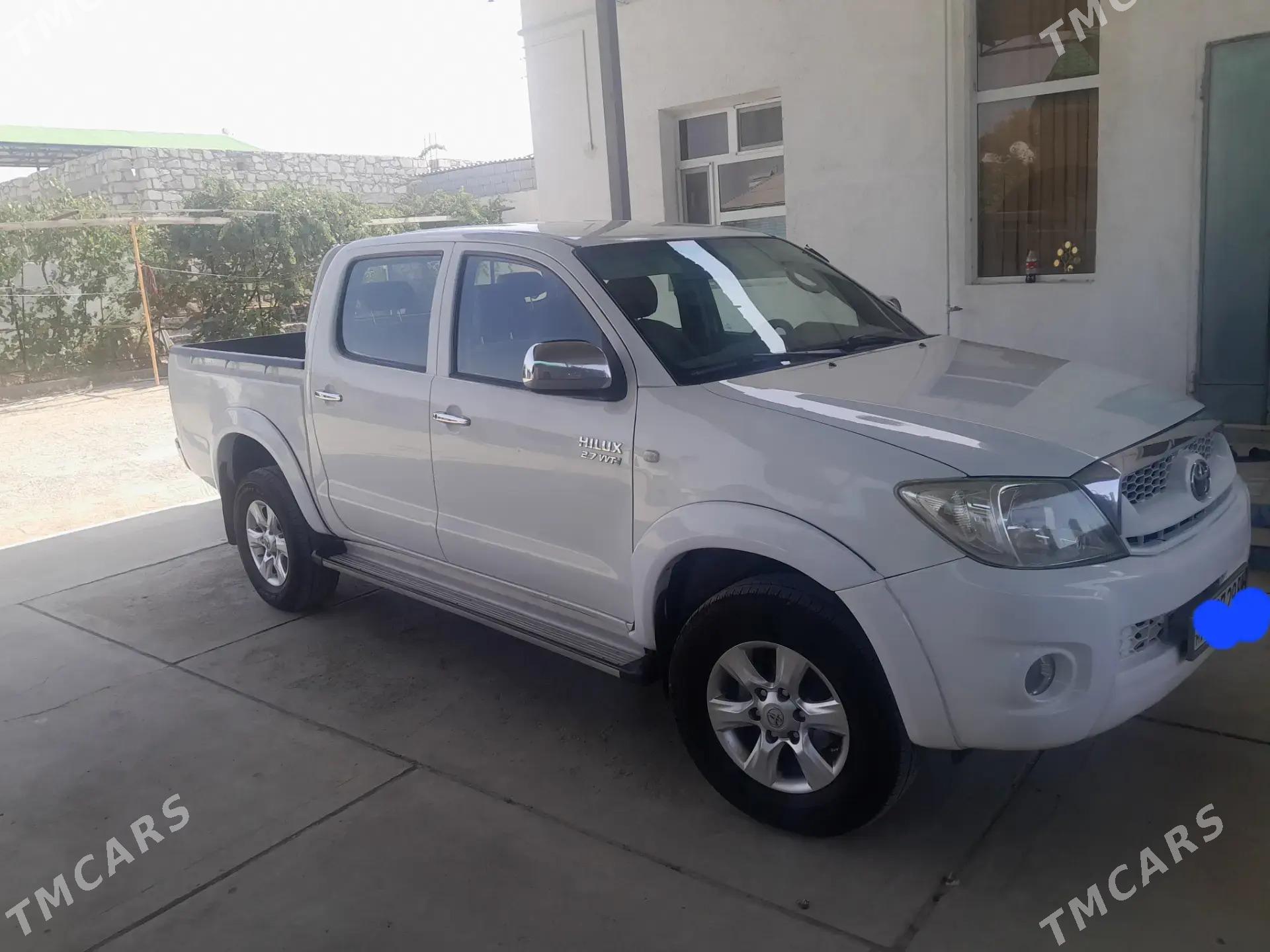 Toyota Hilux 2011 - 270 000 TMT - Балканабат - img 5