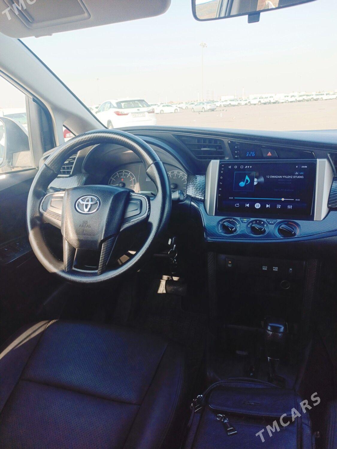 Toyota Innova 2019 - 300 000 TMT - Ашхабад - img 9