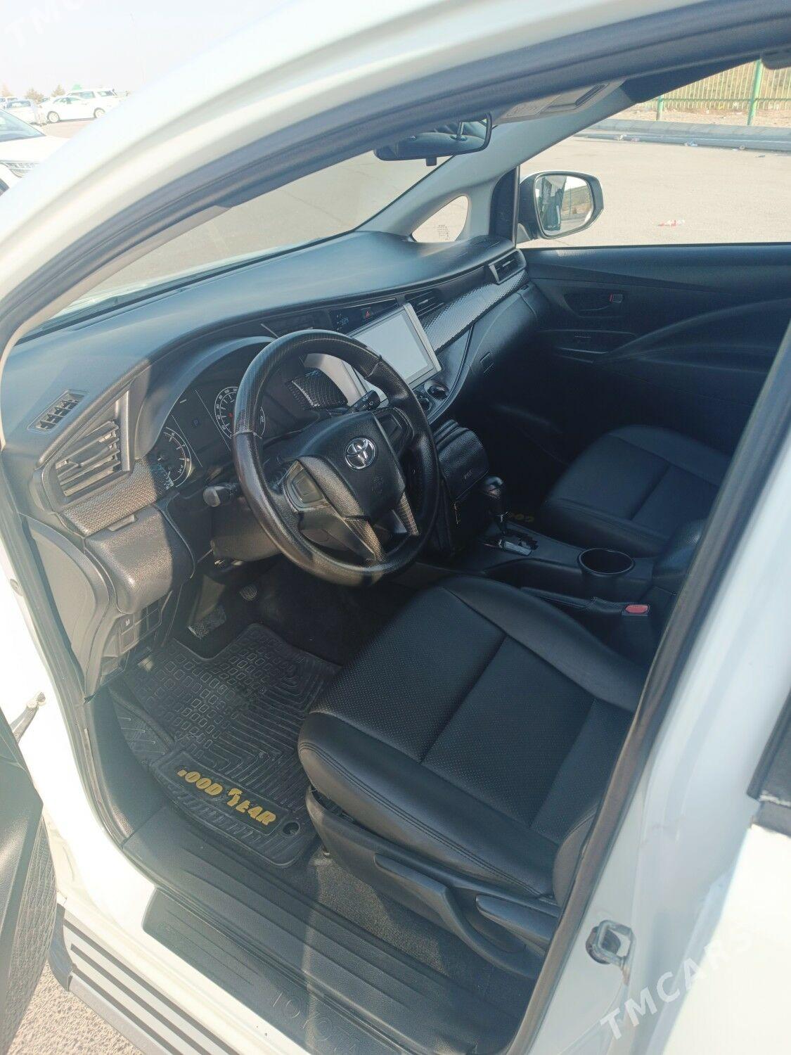 Toyota Innova 2019 - 300 000 TMT - Ашхабад - img 7