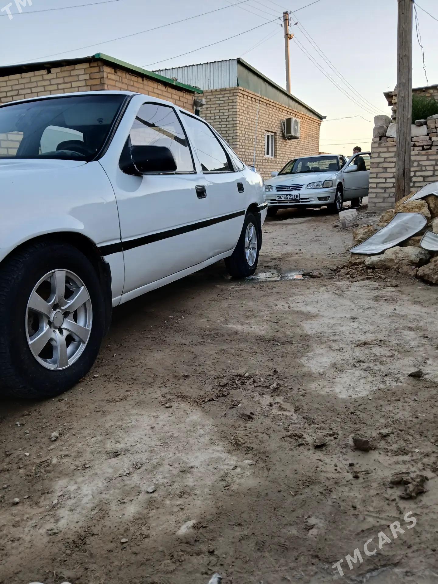 Opel Vectra 1990 - 32 000 TMT - Дарганата - img 5