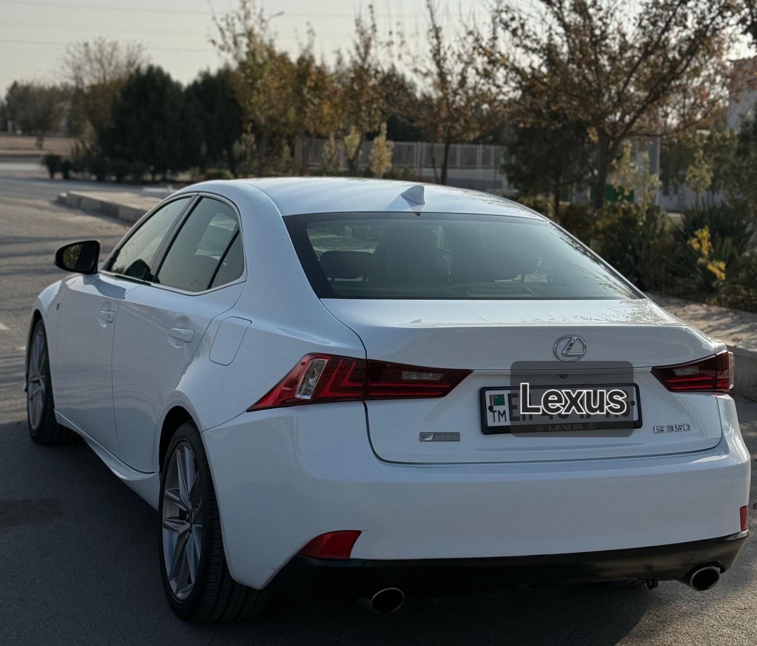 Lexus IS 350 2015 - 310 000 TMT - Гарадамак - img 9