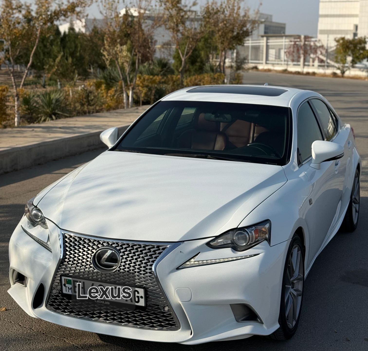 Lexus IS 350 2015 - 310 000 TMT - Гарадамак - img 3