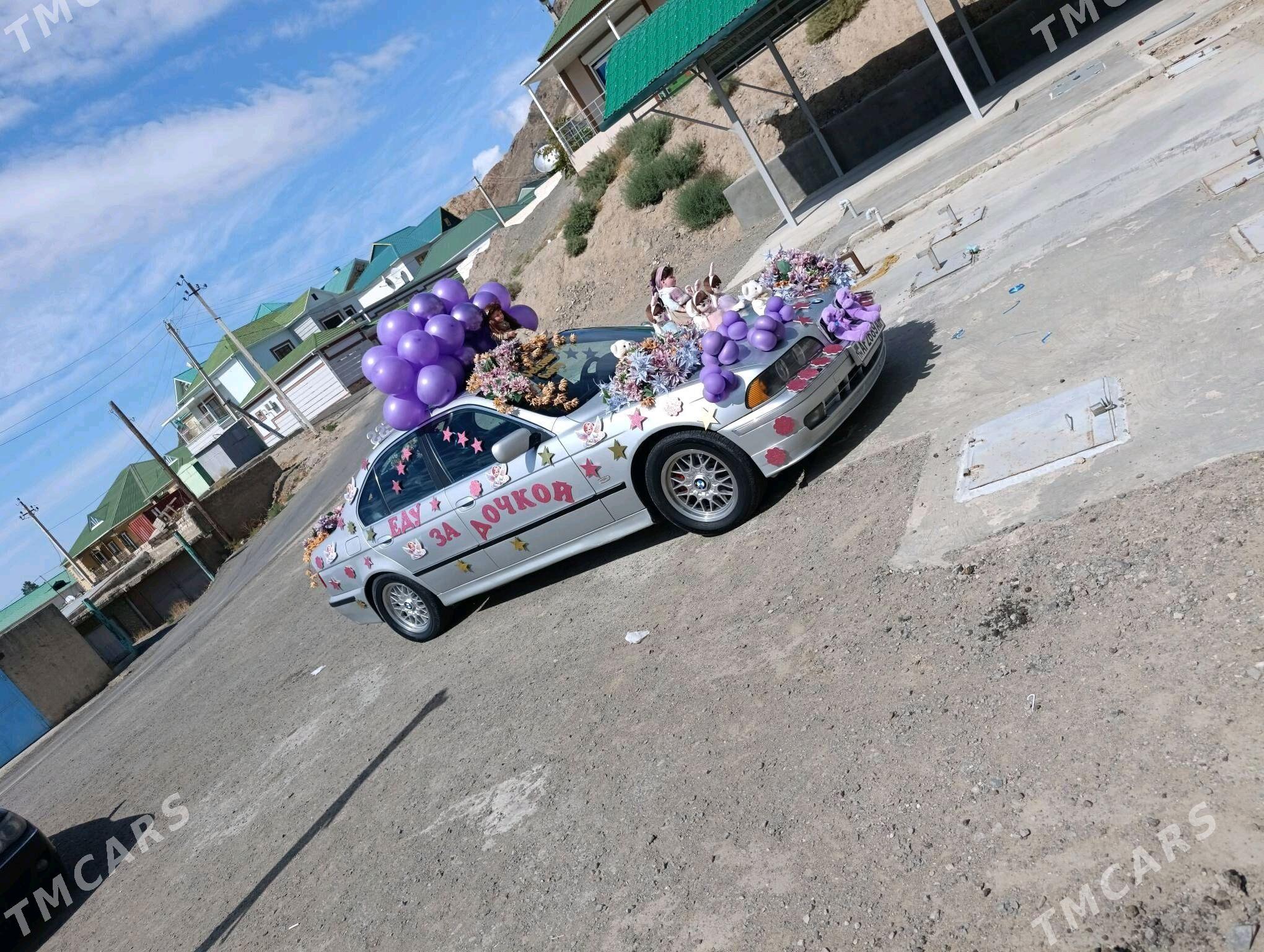 BMW E39 2000 - 130 000 TMT - Türkmenbaşy - img 10