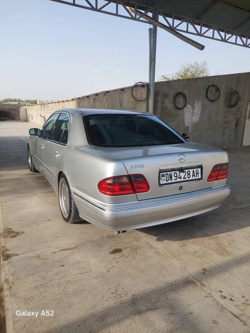 Mercedes-Benz E320 2001 - 135 000 TMT - Кака - img 5