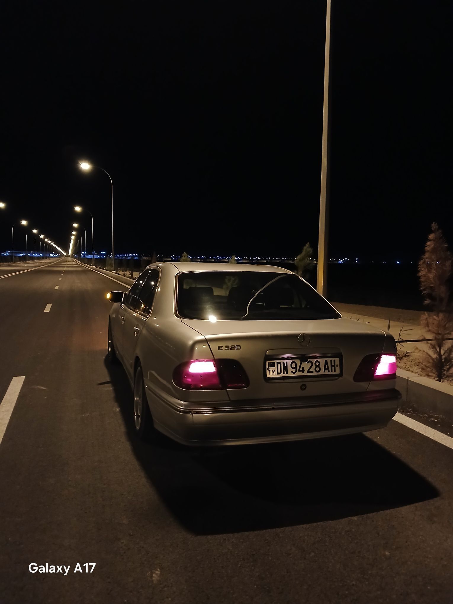 Mercedes-Benz E320 2001 - 135 000 TMT - Кака - img 3