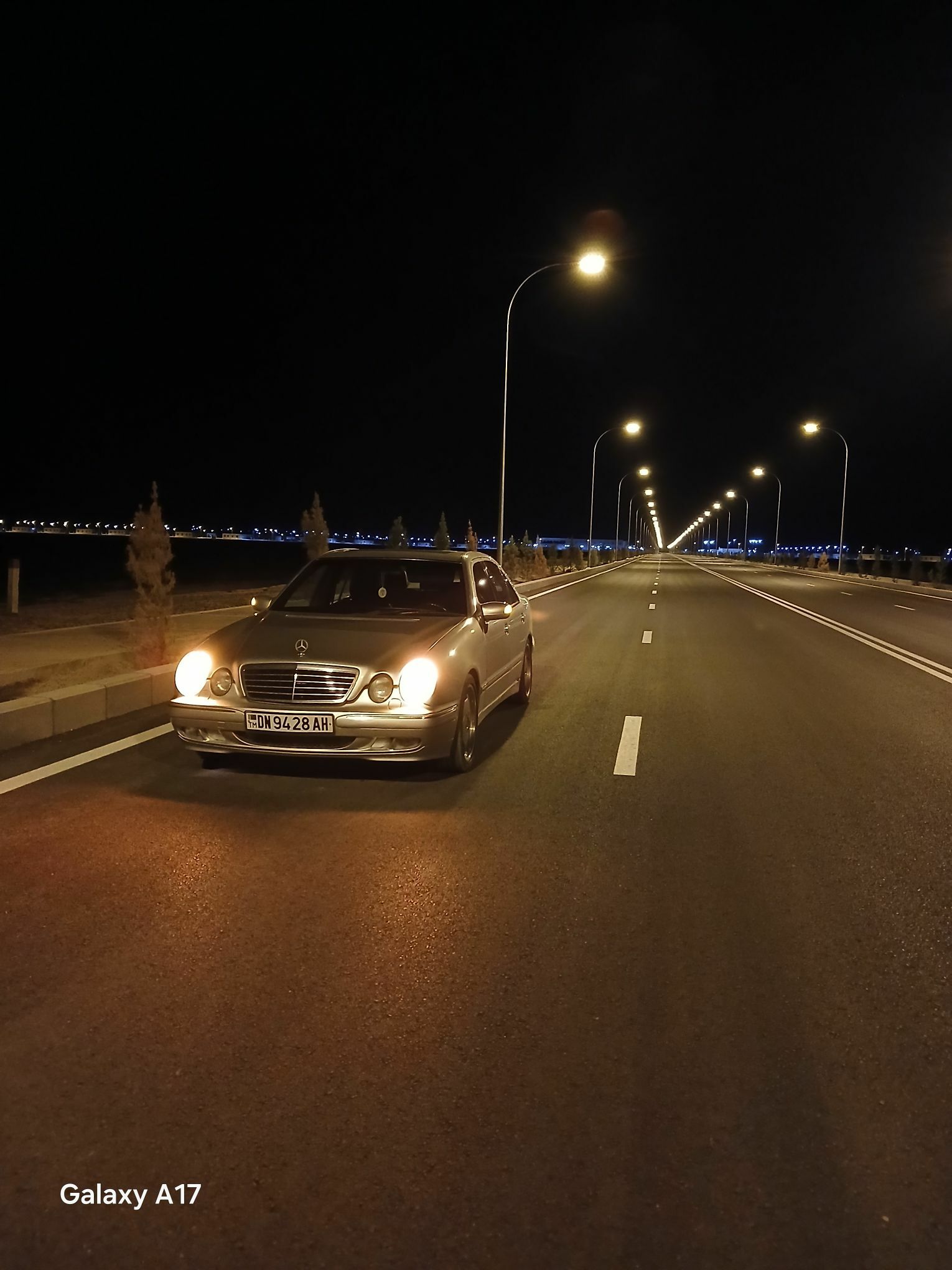 Mercedes-Benz E320 2001 - 135 000 TMT - Кака - img 4