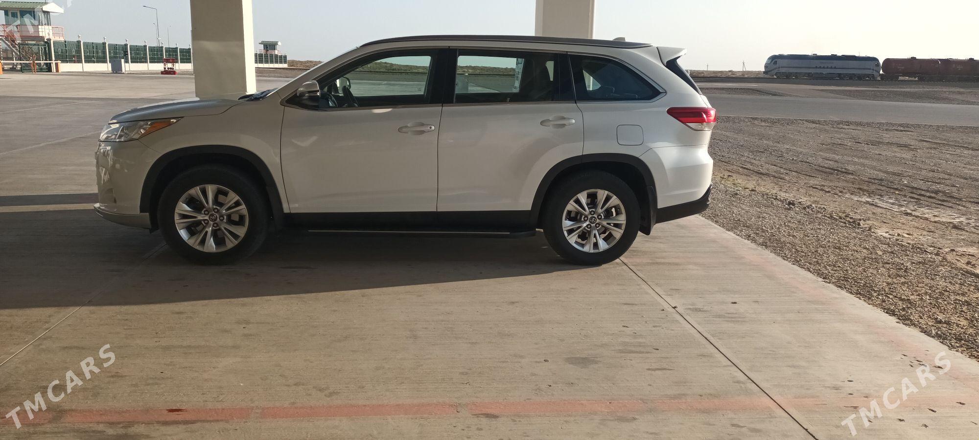 Toyota Highlander 2019 - 380 000 TMT - "Altyn Asyr" Gündogar bazary (Jygyllyk) - img 2