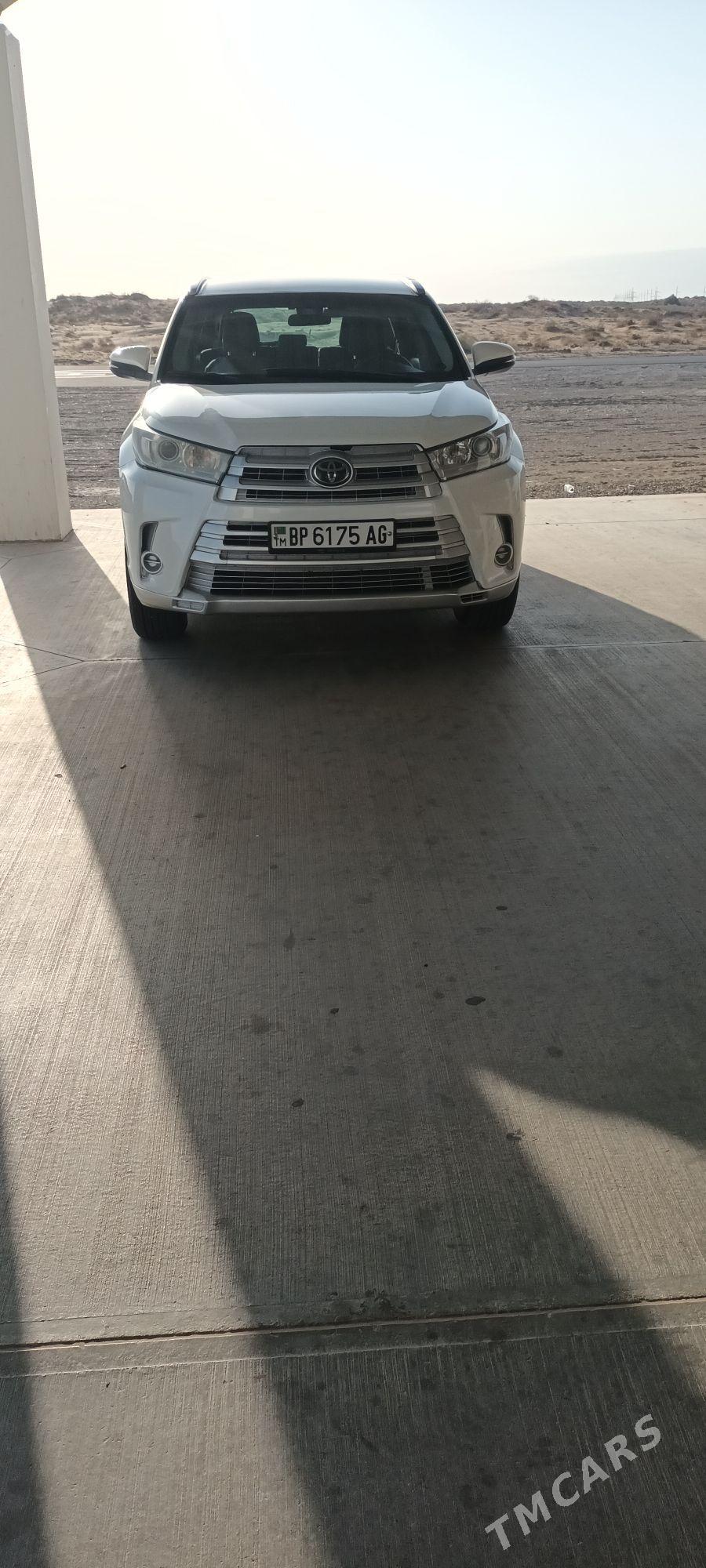 Toyota Highlander 2019 - 380 000 TMT - "Altyn Asyr" Gündogar bazary (Jygyllyk) - img 3