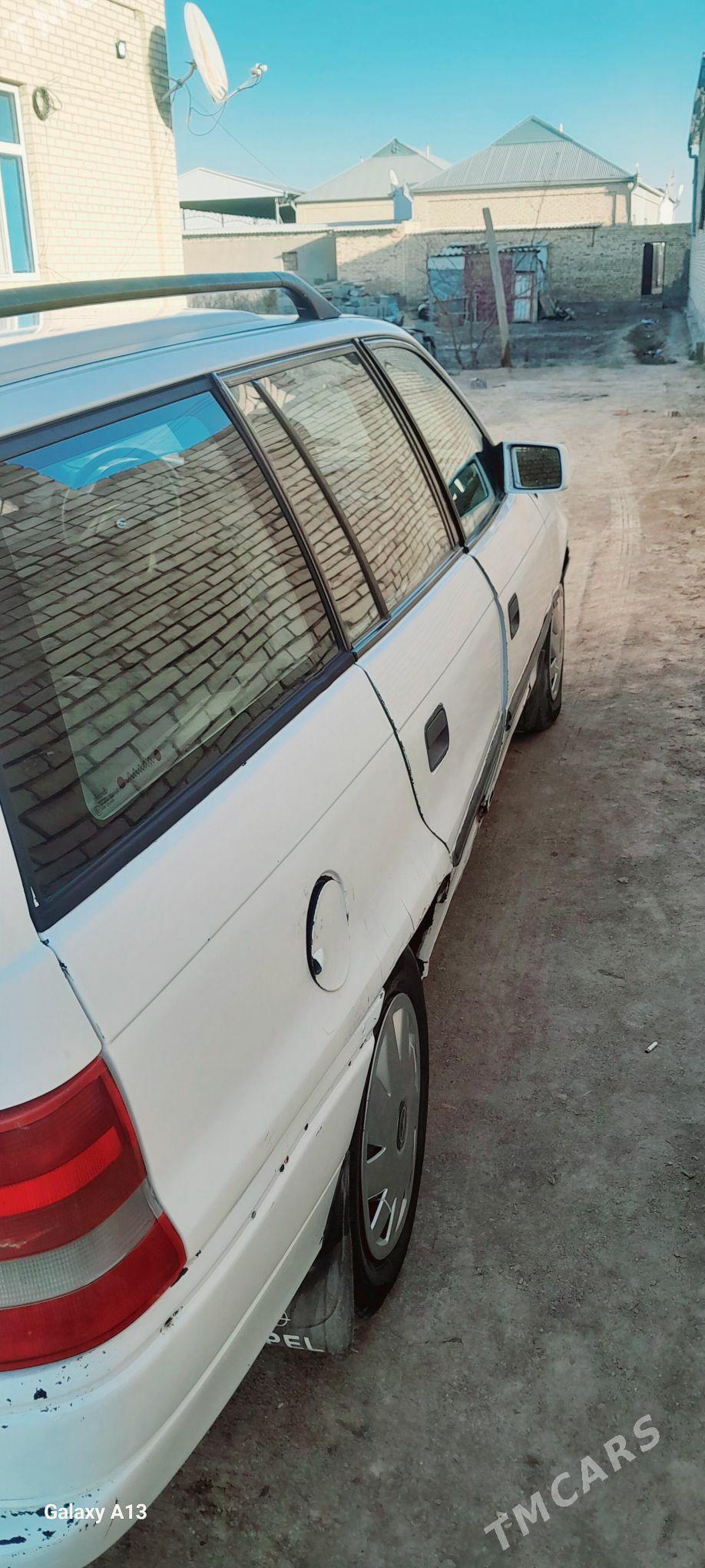 Opel Astra 1992 - 30 000 TMT - Мары - img 3