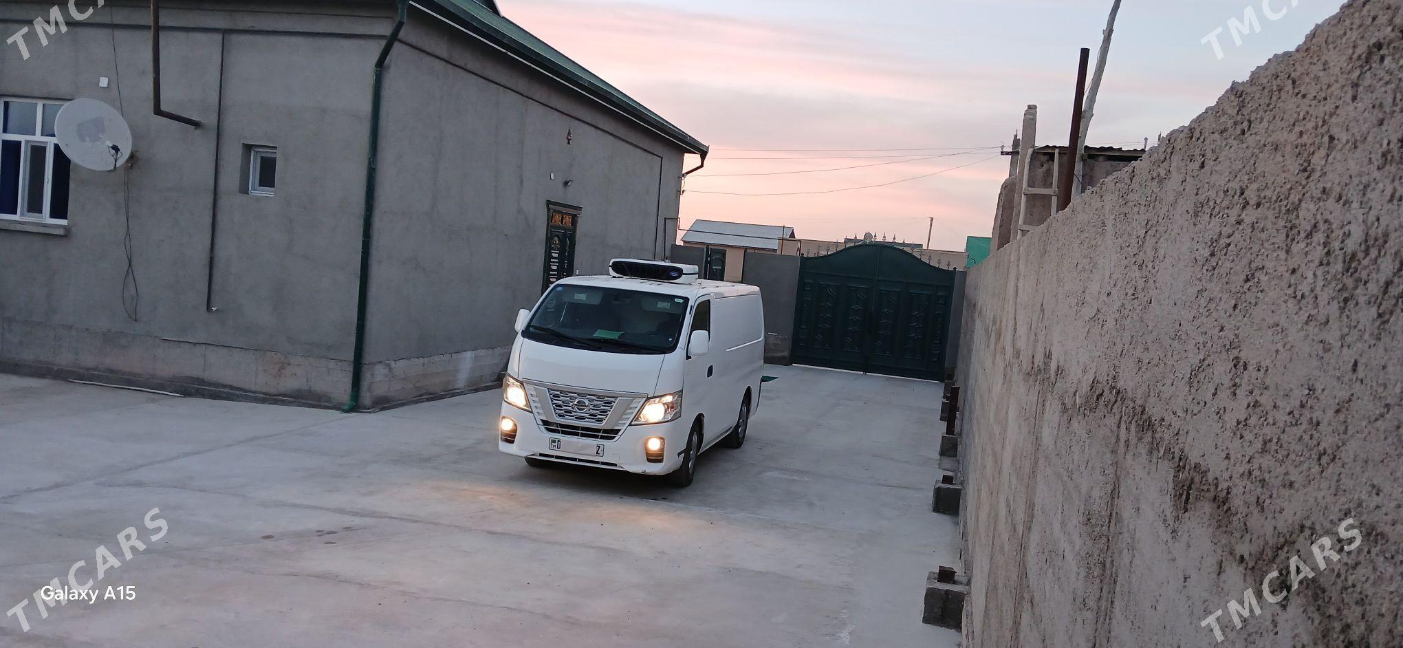 Nissan Urvan 2018 - 280 000 TMT - Кёнеургенч - img 2