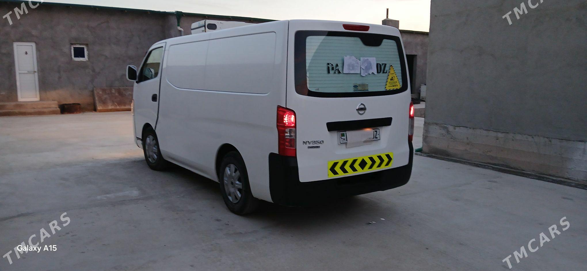 Nissan Urvan 2018 - 280 000 TMT - Кёнеургенч - img 6