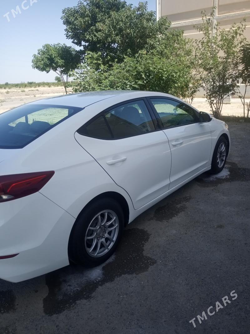 Hyundai Elantra 2017 - 165 000 TMT - Büzmeýin GRES - img 7
