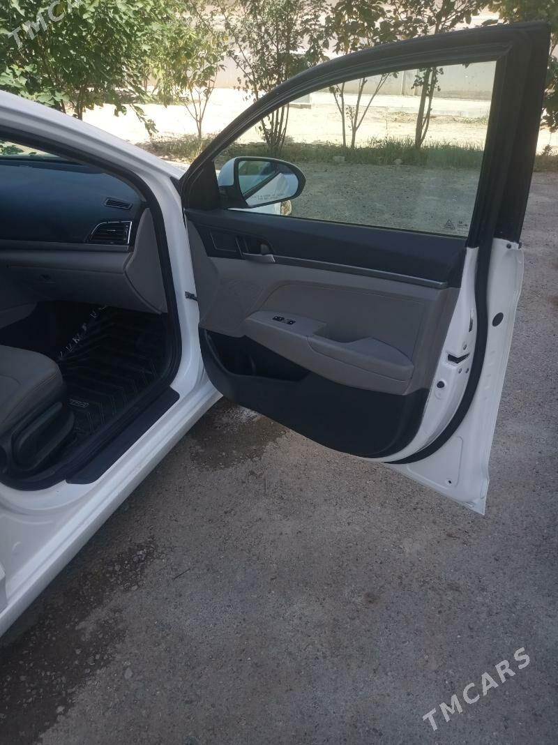 Hyundai Elantra 2017 - 165 000 TMT - Büzmeýin GRES - img 5