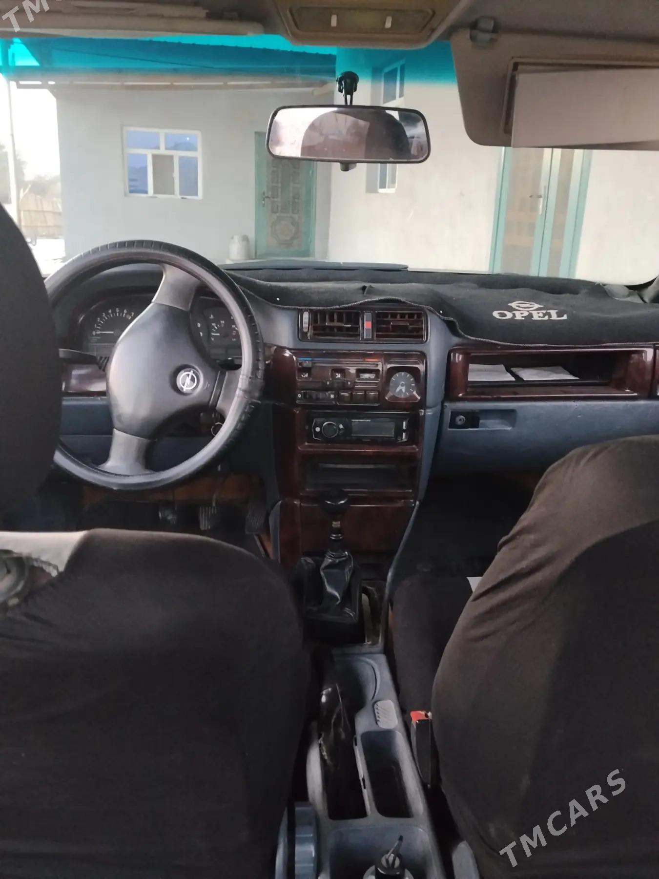 Opel Vectra 1990 - 33 000 TMT - Болдумсаз - img 3