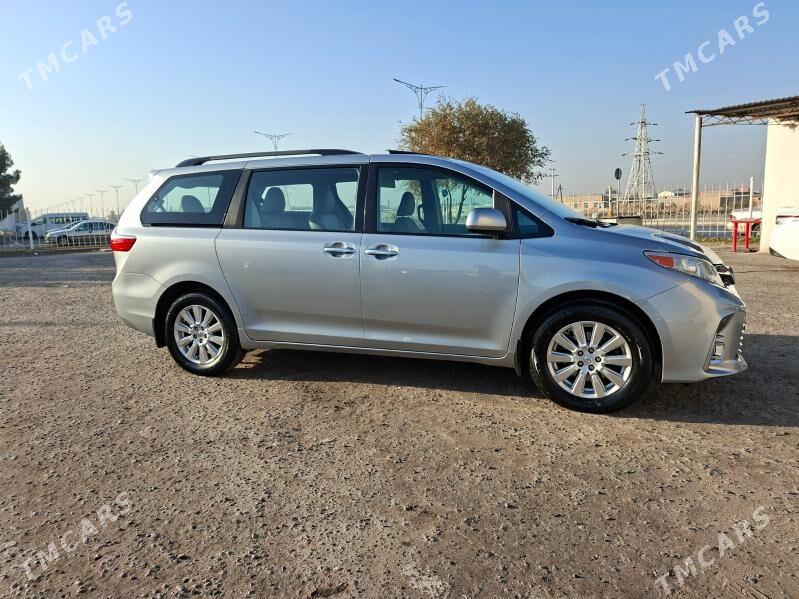 Toyota Sienna 2018 - 400 000 TMT - Türkmenabat - img 5