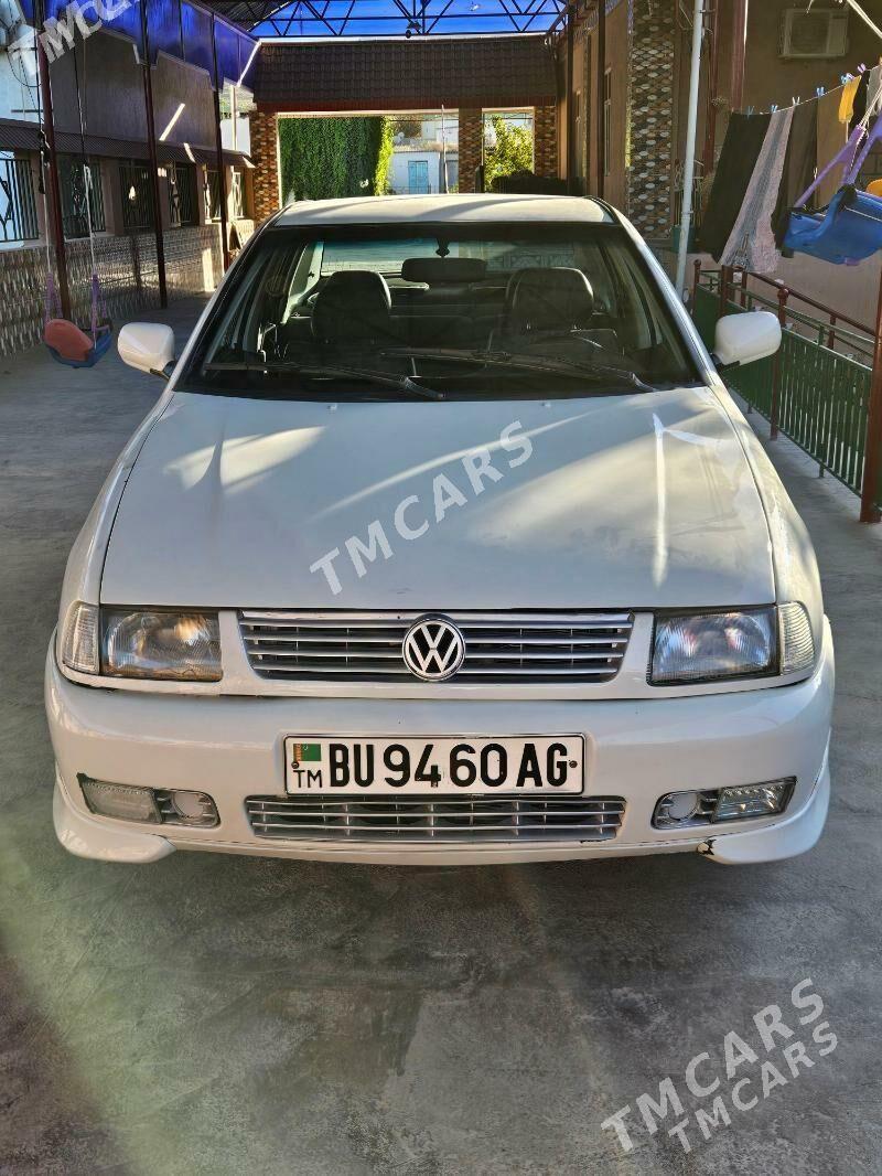 Volkswagen Polo 1999 - 50 000 TMT - Гурбансолтан Едже - img 4