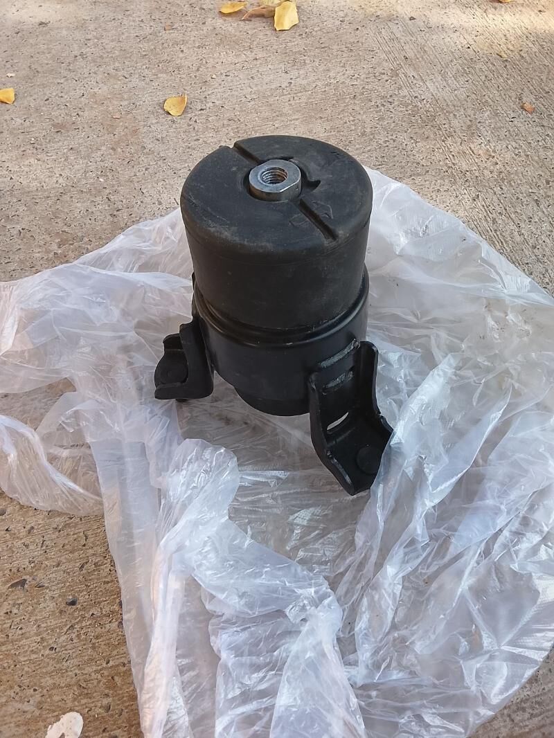 poduska 2 /4 camry şatun 400 TMT - Ашхабад - img 1