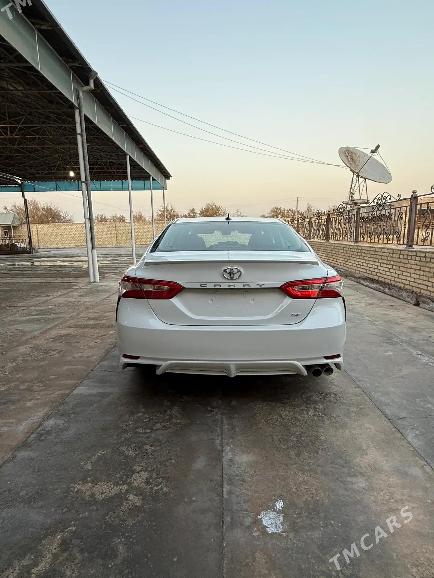 Toyota Camry 2020 - 320 000 TMT - Baýramaly - img 8