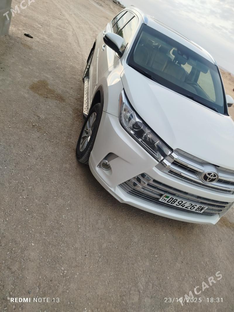 Toyota Highlander 2017 - 440 000 TMT - Туркменбаши - img 3