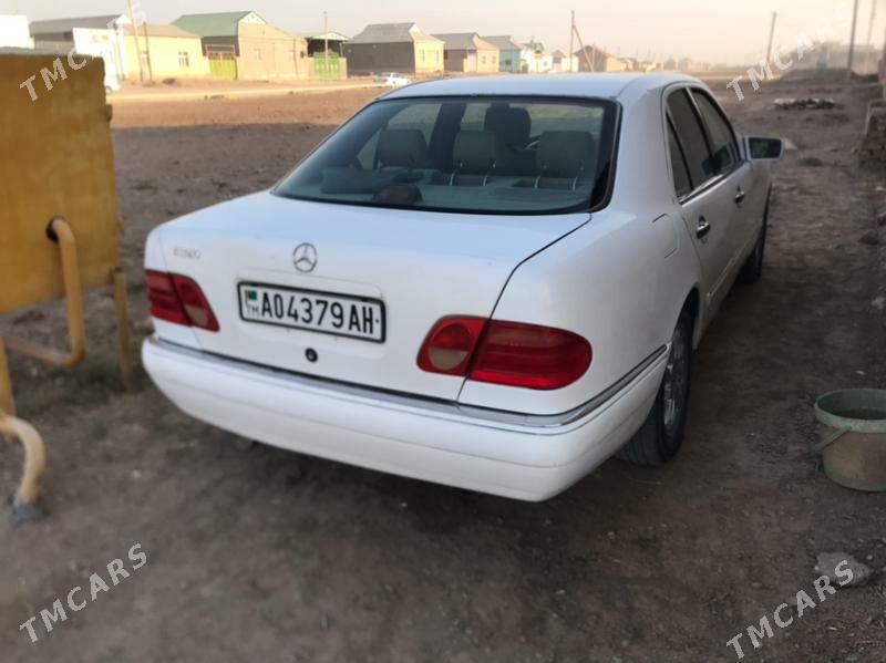 Mercedes-Benz E320 1996 - 70 000 TMT - Теджен - img 2