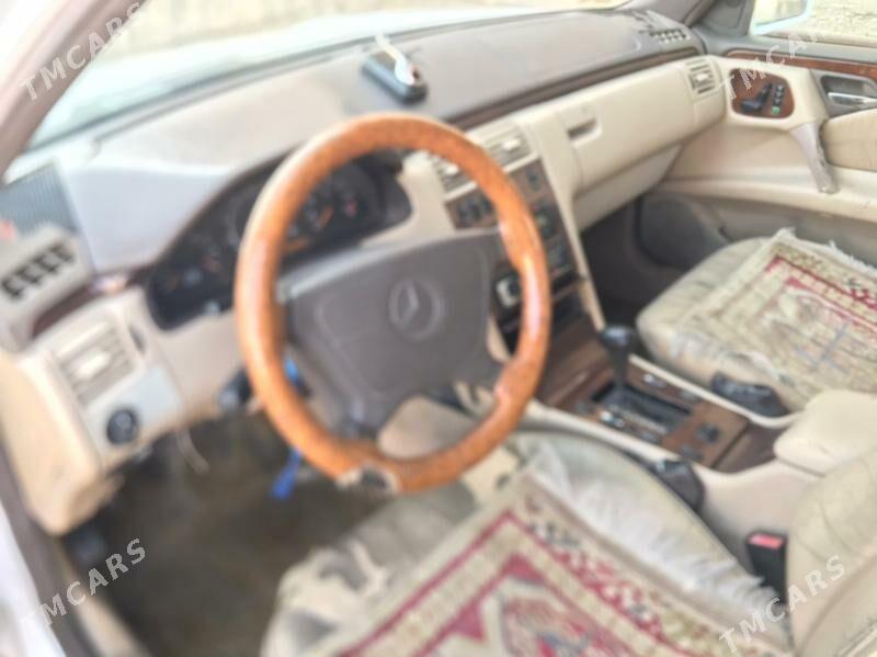 Mercedes-Benz E320 1996 - 70 000 TMT - Теджен - img 6