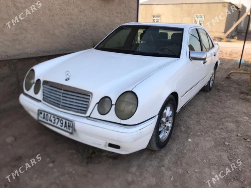 Mercedes-Benz E320 1996 - 70 000 TMT - Теджен - img 3