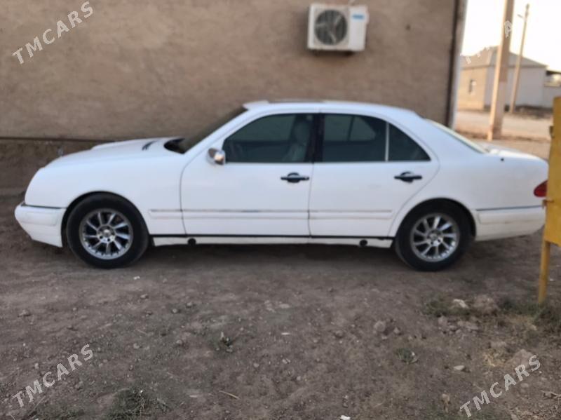 Mercedes-Benz E320 1996 - 70 000 TMT - Теджен - img 4