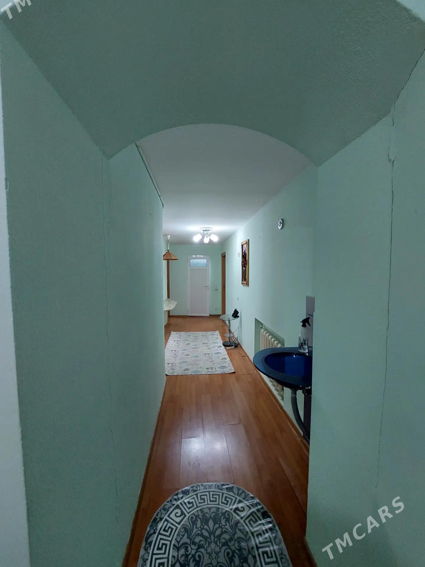 1-й этаж 3-ком - 30 мкр - img 8